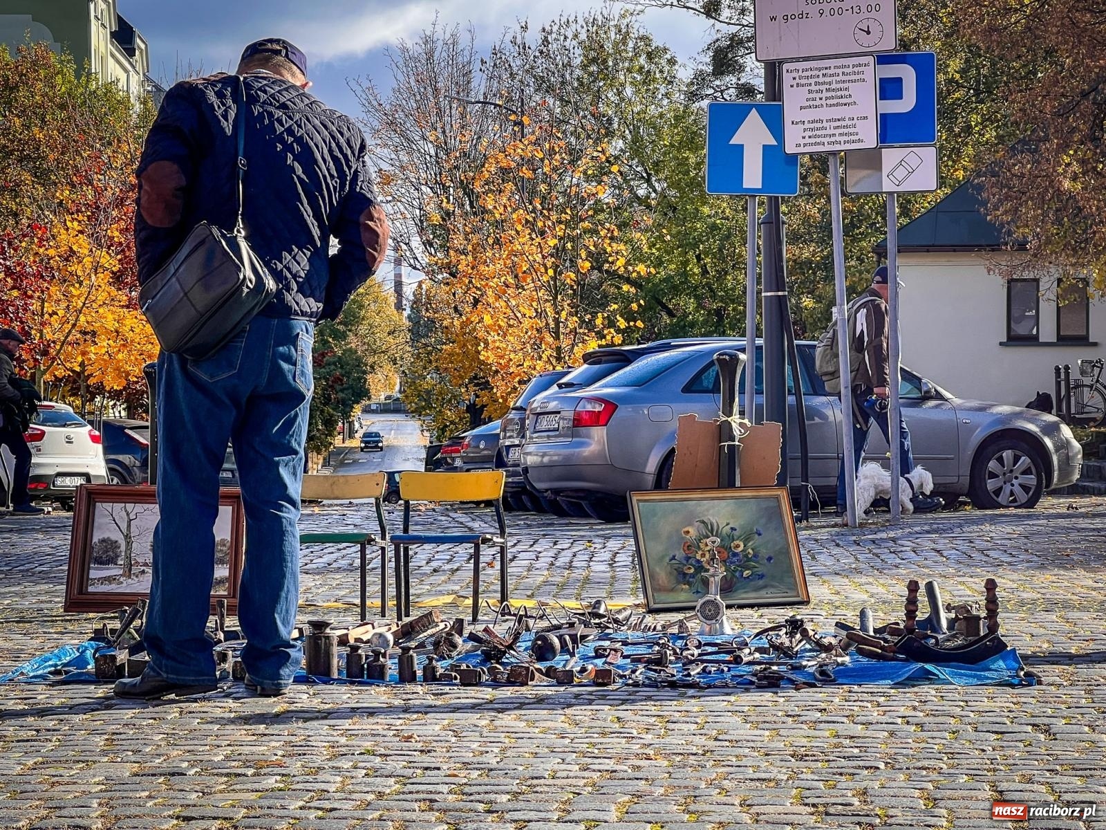 Zdjęcie w galerii na portalu naszraciborz.pl: Raciborski targ staroci z nowymi zasadami. Sprzedający zaskoczeni wiadomości z regionu