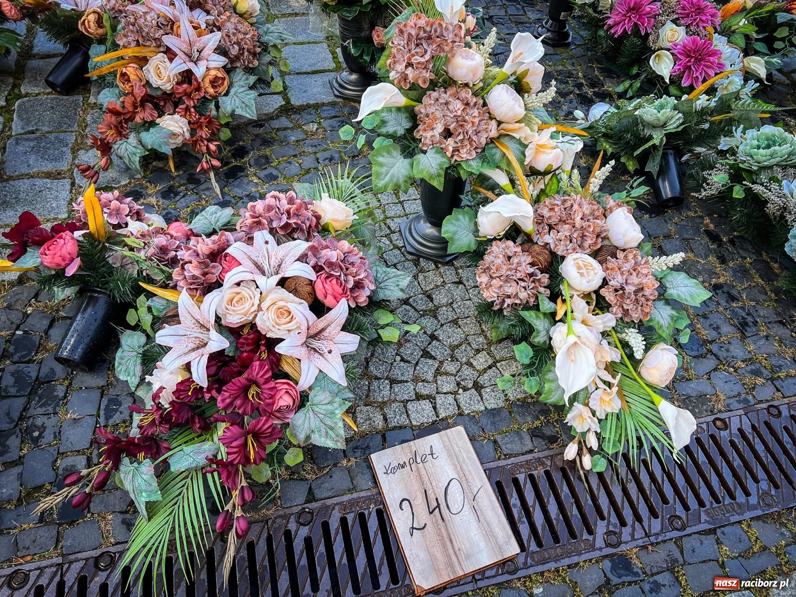 Zdjęcie w galerii na portalu naszraciborz.pl: Raciborski targ staroci z nowymi zasadami. Sprzedający zaskoczeni wiadomości z regionu