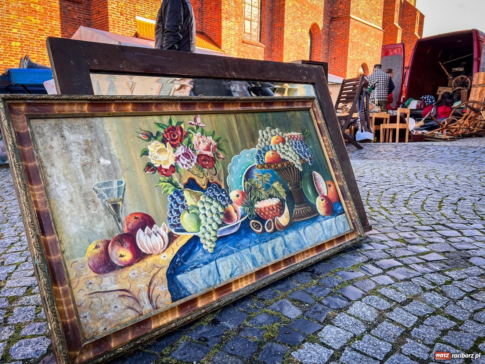 Zdjęcie w galerii na portalu naszraciborz.pl: Raciborski targ staroci z nowymi zasadami. Sprzedający zaskoczeni wiadomości z regionu