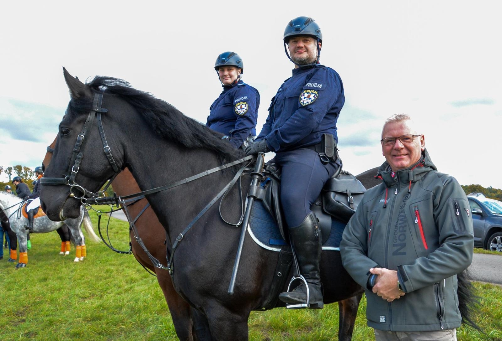Zdjęcie w galerii na portalu naszraciborz.pl: Hubertus w Kornowacu – jeźdźcy, tradycja i dobra zabawa [FOTO i WIDEO] wiadomości z regionu