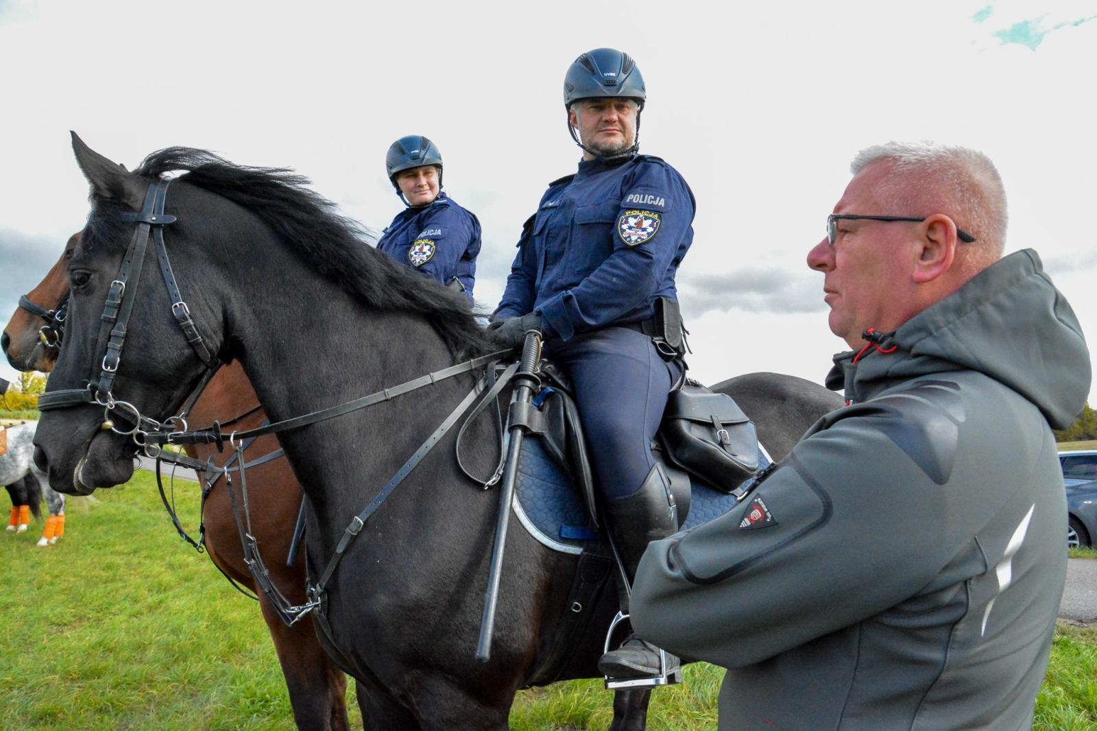 Zdjęcie w galerii na portalu naszraciborz.pl: Hubertus w Kornowacu – jeźdźcy, tradycja i dobra zabawa [FOTO i WIDEO] wiadomości z regionu