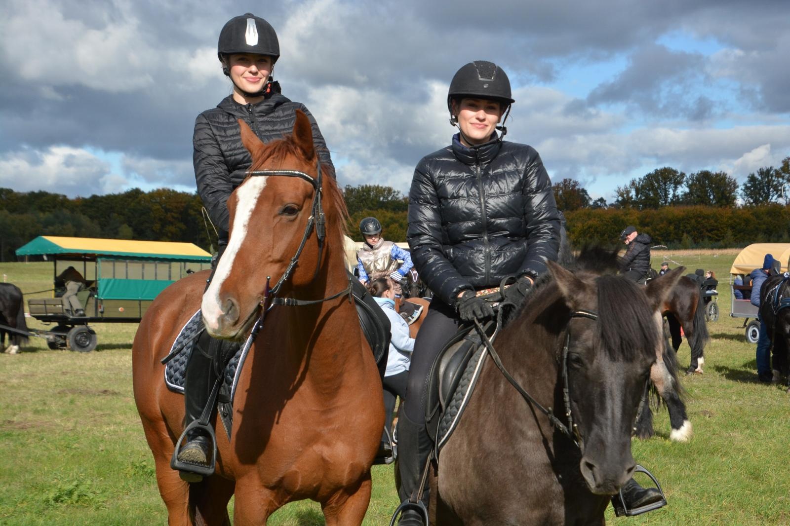Zdjęcie w galerii na portalu naszraciborz.pl: Hubertus w Kornowacu – jeźdźcy, tradycja i dobra zabawa [FOTO i WIDEO] wiadomości z regionu