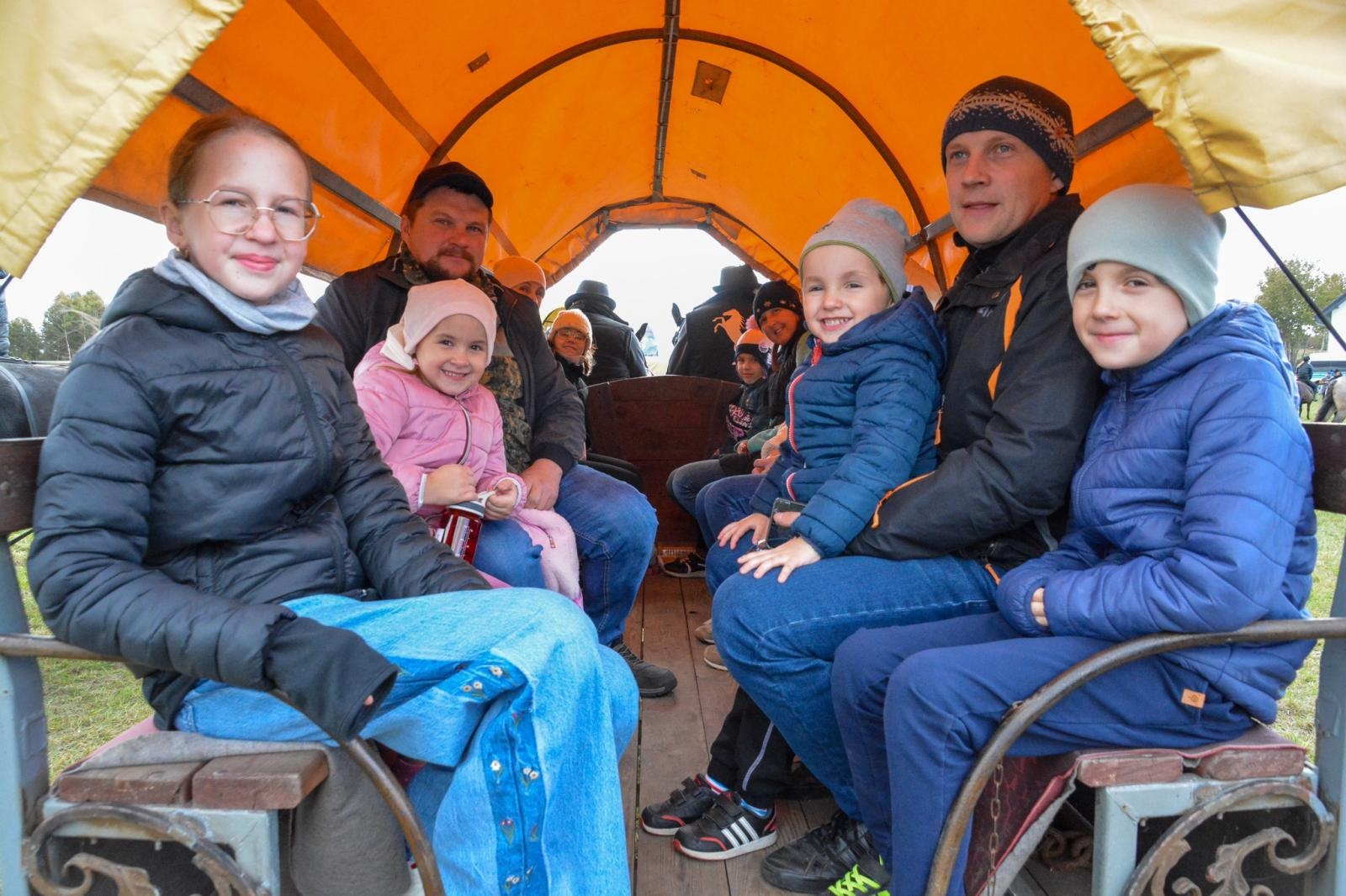 Zdjęcie w galerii na portalu naszraciborz.pl: Hubertus w Kornowacu – jeźdźcy, tradycja i dobra zabawa [FOTO i WIDEO] wiadomości z regionu