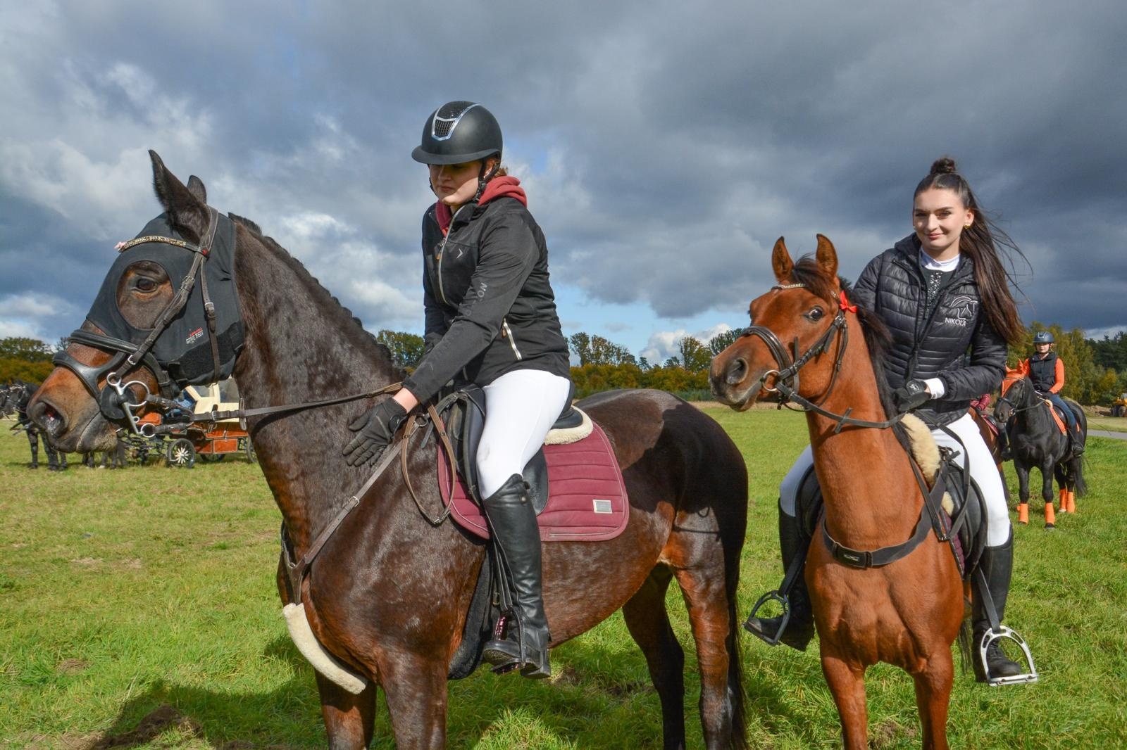 Zdjęcie w galerii na portalu naszraciborz.pl: Hubertus w Kornowacu – jeźdźcy, tradycja i dobra zabawa [FOTO i WIDEO] wiadomości z regionu