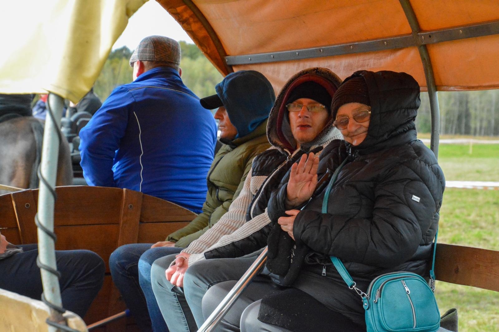 Zdjęcie w galerii na portalu naszraciborz.pl: Hubertus w Kornowacu – jeźdźcy, tradycja i dobra zabawa [FOTO i WIDEO] wiadomości z regionu