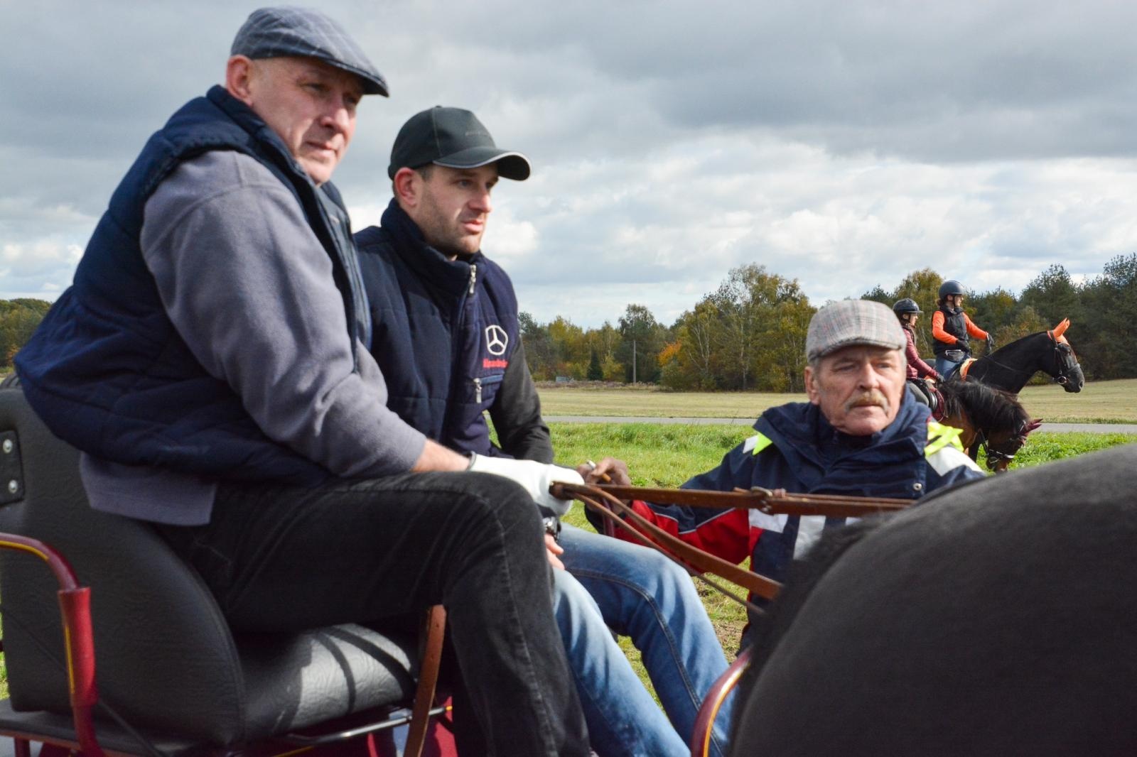 Zdjęcie w galerii na portalu naszraciborz.pl: Hubertus w Kornowacu – jeźdźcy, tradycja i dobra zabawa [FOTO i WIDEO] wiadomości z regionu