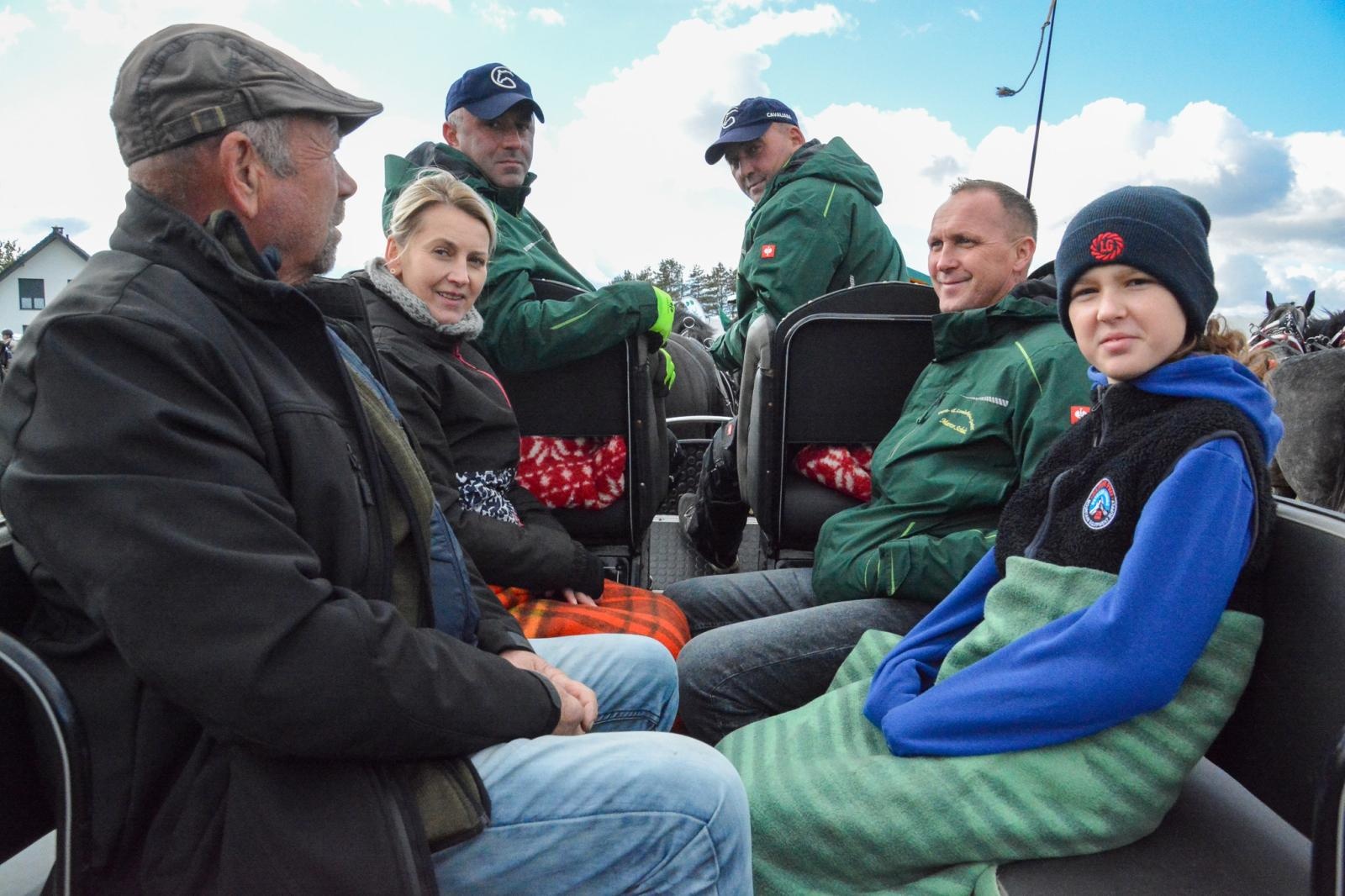 Zdjęcie w galerii na portalu naszraciborz.pl: Hubertus w Kornowacu – jeźdźcy, tradycja i dobra zabawa [FOTO i WIDEO] wiadomości z regionu