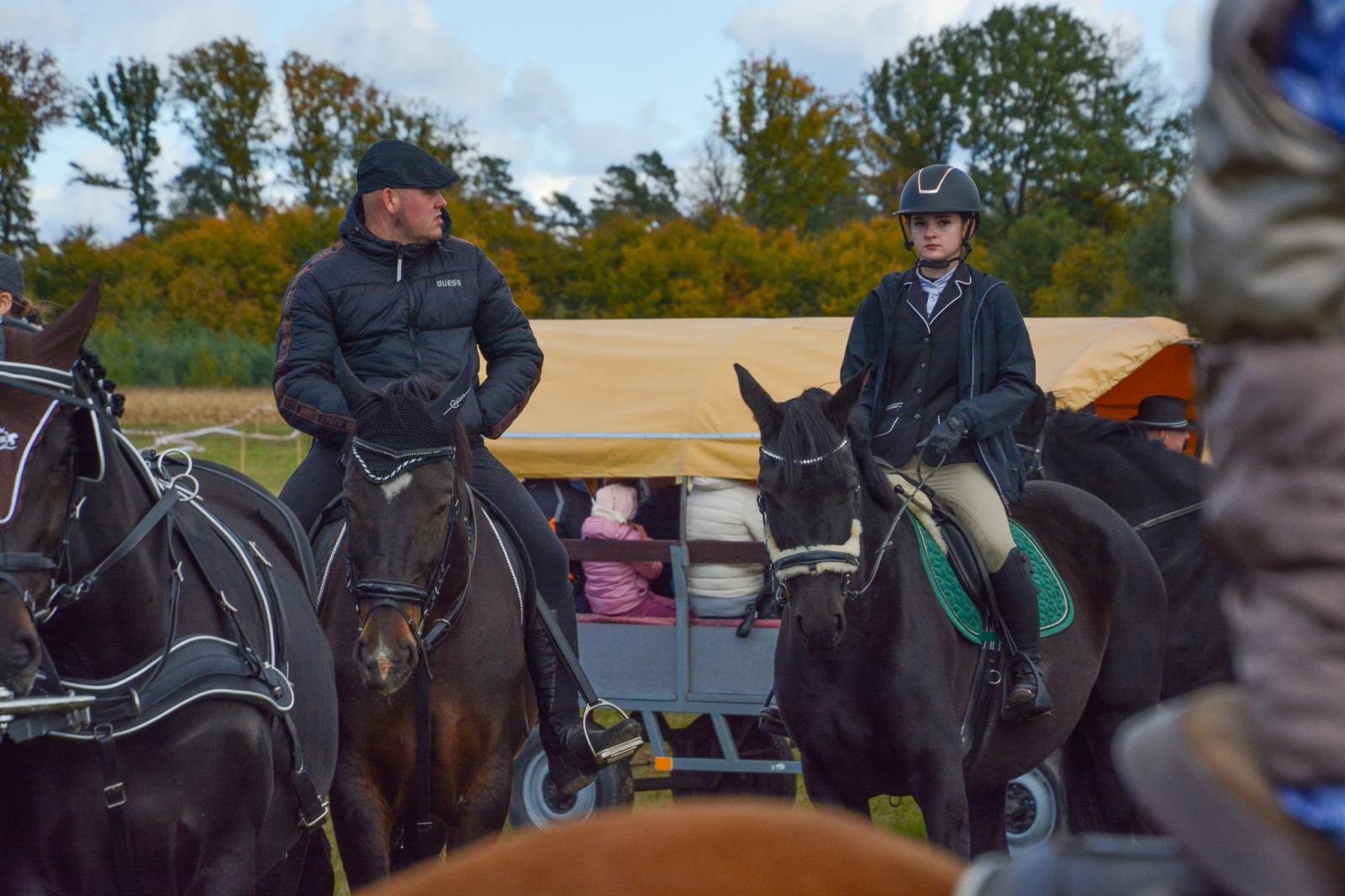 Zdjęcie w galerii na portalu naszraciborz.pl: Hubertus w Kornowacu – jeźdźcy, tradycja i dobra zabawa [FOTO i WIDEO] wiadomości z regionu