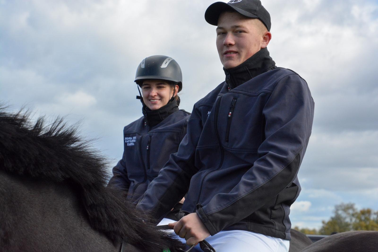 Zdjęcie w galerii na portalu naszraciborz.pl: Hubertus w Kornowacu – jeźdźcy, tradycja i dobra zabawa [FOTO i WIDEO] wiadomości z regionu