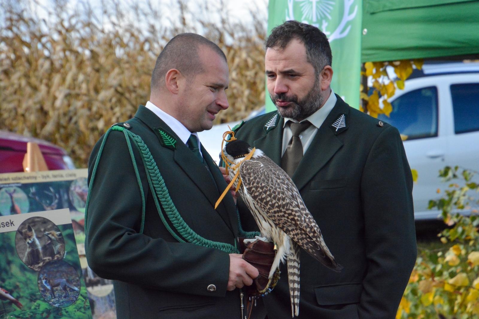 Zdjęcie w galerii na portalu naszraciborz.pl: Hubertus w Kornowacu – jeźdźcy, tradycja i dobra zabawa [FOTO i WIDEO] wiadomości z regionu