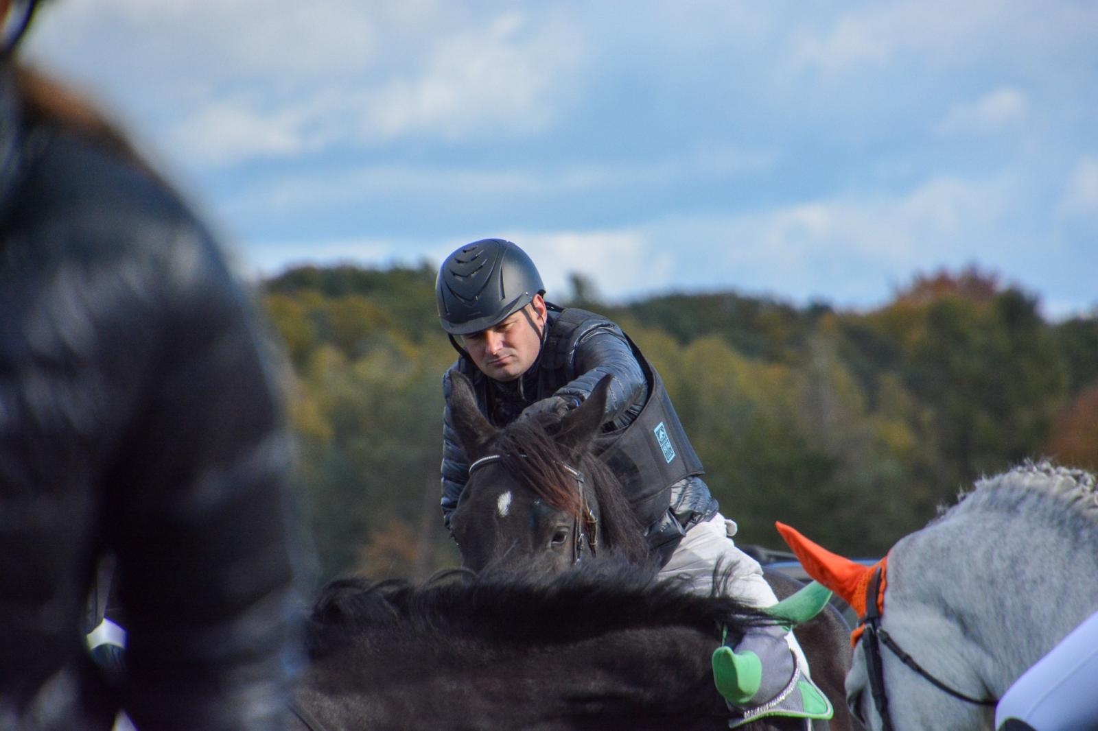 Zdjęcie w galerii na portalu naszraciborz.pl: Hubertus w Kornowacu – jeźdźcy, tradycja i dobra zabawa [FOTO i WIDEO] wiadomości z regionu