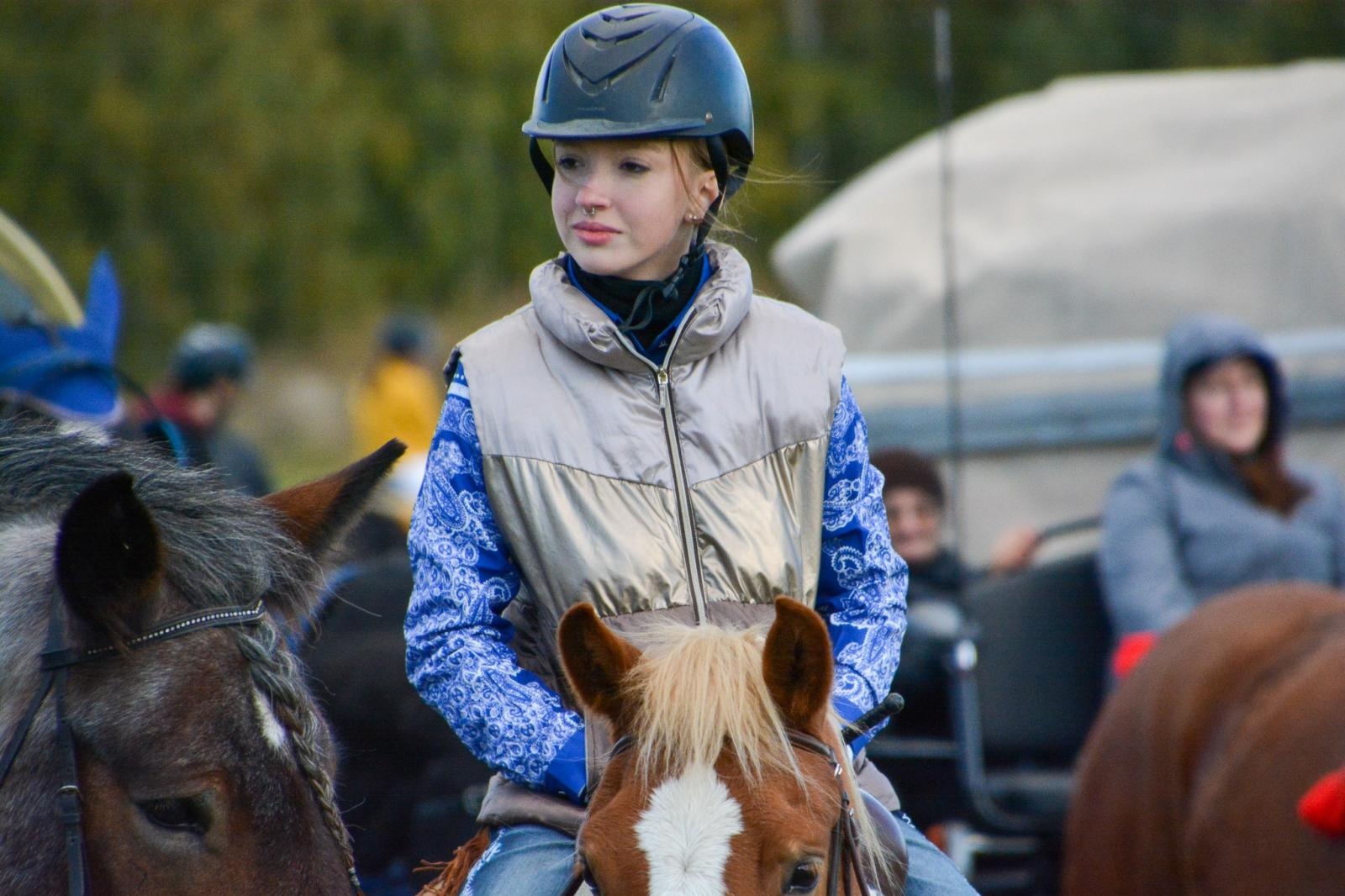 Zdjęcie w galerii na portalu naszraciborz.pl: Hubertus w Kornowacu – jeźdźcy, tradycja i dobra zabawa [FOTO i WIDEO] wiadomości z regionu