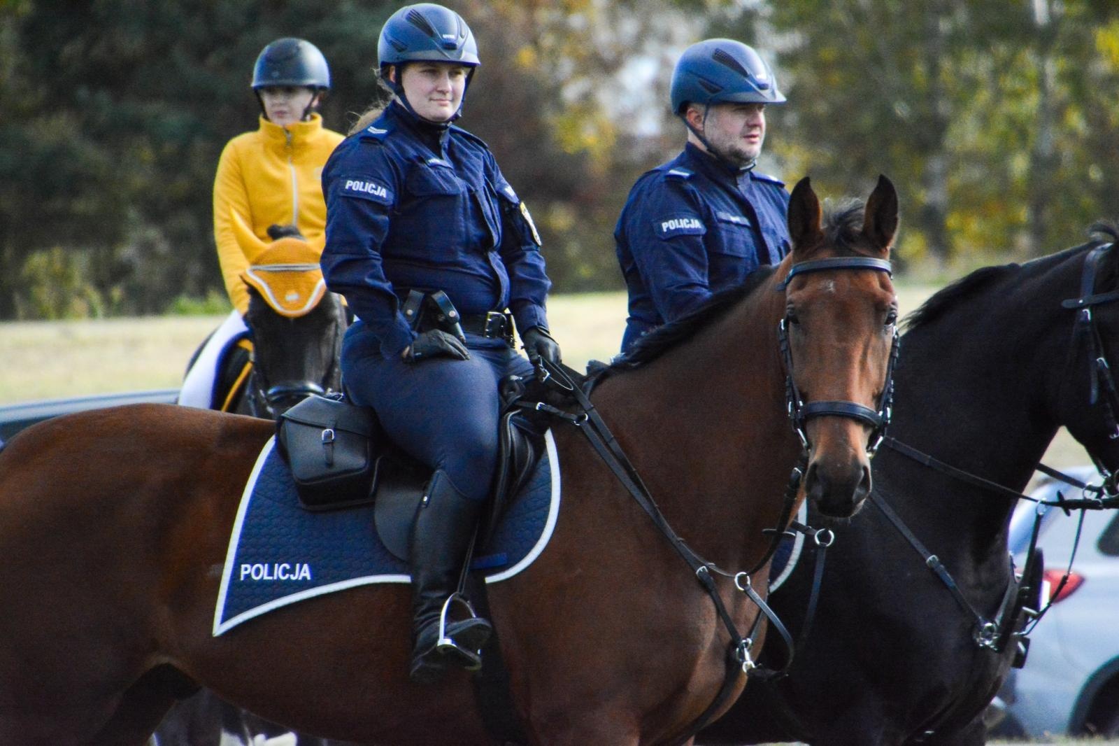 Zdjęcie w galerii na portalu naszraciborz.pl: Hubertus w Kornowacu – jeźdźcy, tradycja i dobra zabawa [FOTO i WIDEO] wiadomości z regionu