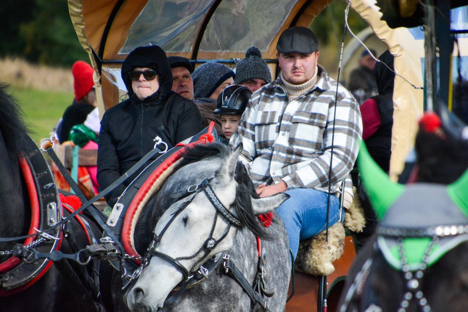 Zdjęcie w galerii na portalu naszraciborz.pl: Hubertus w Kornowacu – jeźdźcy, tradycja i dobra zabawa [FOTO i WIDEO] wiadomości z regionu