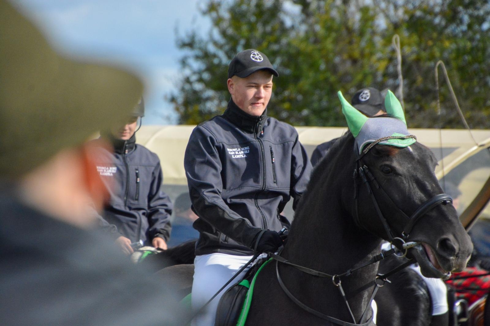 Zdjęcie w galerii na portalu naszraciborz.pl: Hubertus w Kornowacu – jeźdźcy, tradycja i dobra zabawa [FOTO i WIDEO] wiadomości z regionu