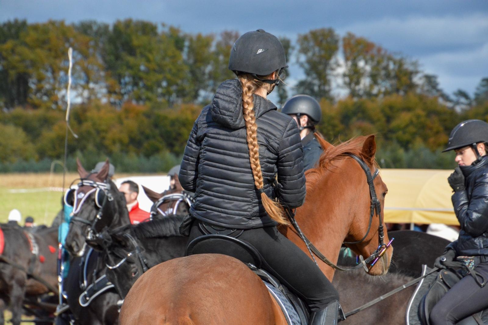 Zdjęcie w galerii na portalu naszraciborz.pl: Hubertus w Kornowacu – jeźdźcy, tradycja i dobra zabawa [FOTO i WIDEO] wiadomości z regionu
