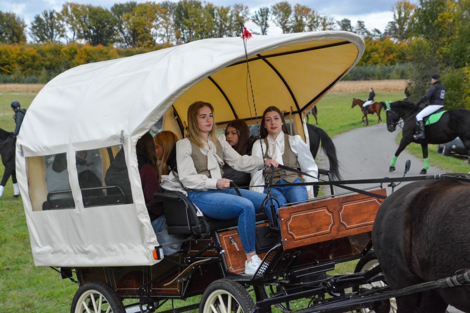 Zdjęcie w galerii na portalu naszraciborz.pl: Hubertus w Kornowacu – jeźdźcy, tradycja i dobra zabawa [FOTO i WIDEO] wiadomości z regionu