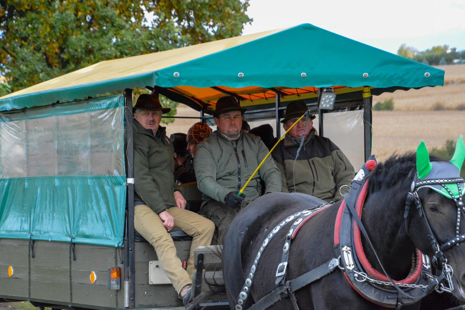 Zdjęcie w galerii na portalu naszraciborz.pl: Hubertus w Kornowacu – jeźdźcy, tradycja i dobra zabawa [FOTO i WIDEO] wiadomości z regionu