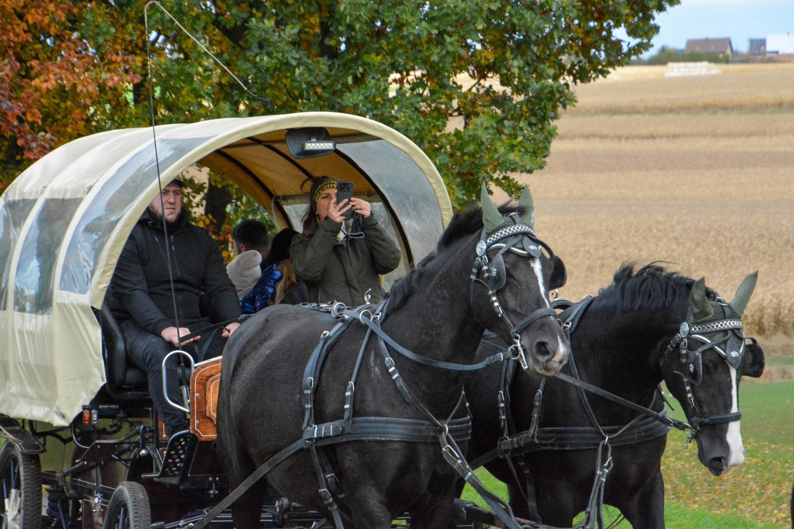 Zdjęcie w galerii na portalu naszraciborz.pl: Hubertus w Kornowacu – jeźdźcy, tradycja i dobra zabawa [FOTO i WIDEO] wiadomości z regionu