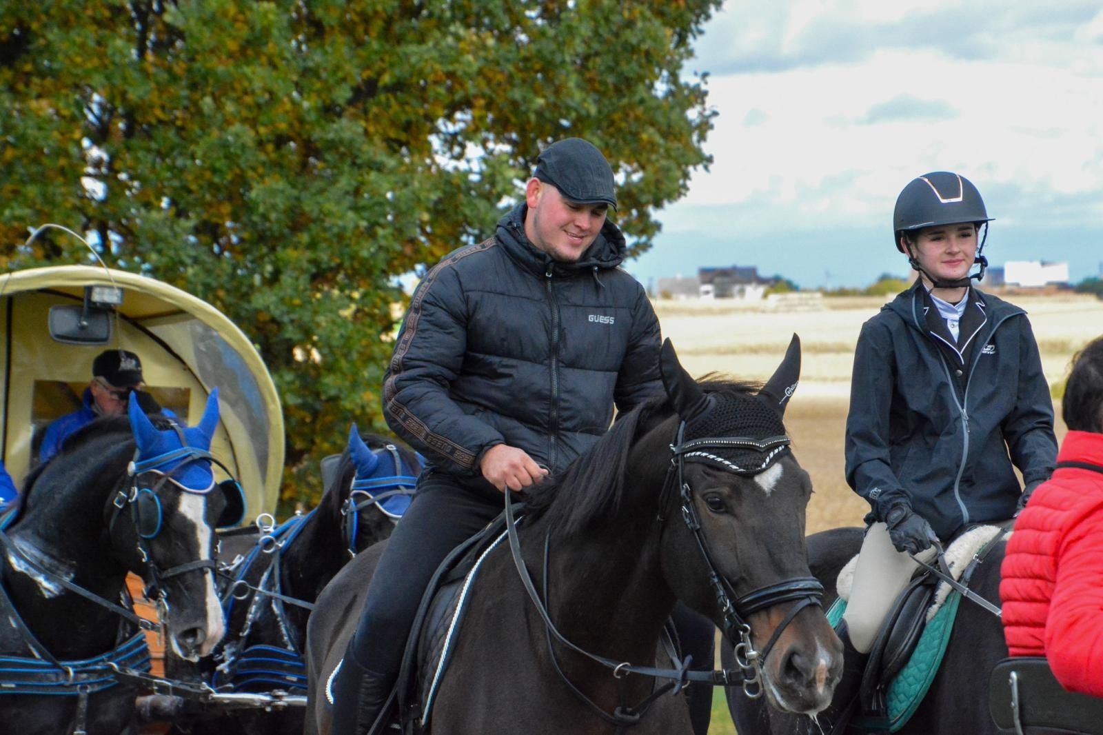 Zdjęcie w galerii na portalu naszraciborz.pl: Hubertus w Kornowacu – jeźdźcy, tradycja i dobra zabawa [FOTO i WIDEO] wiadomości z regionu