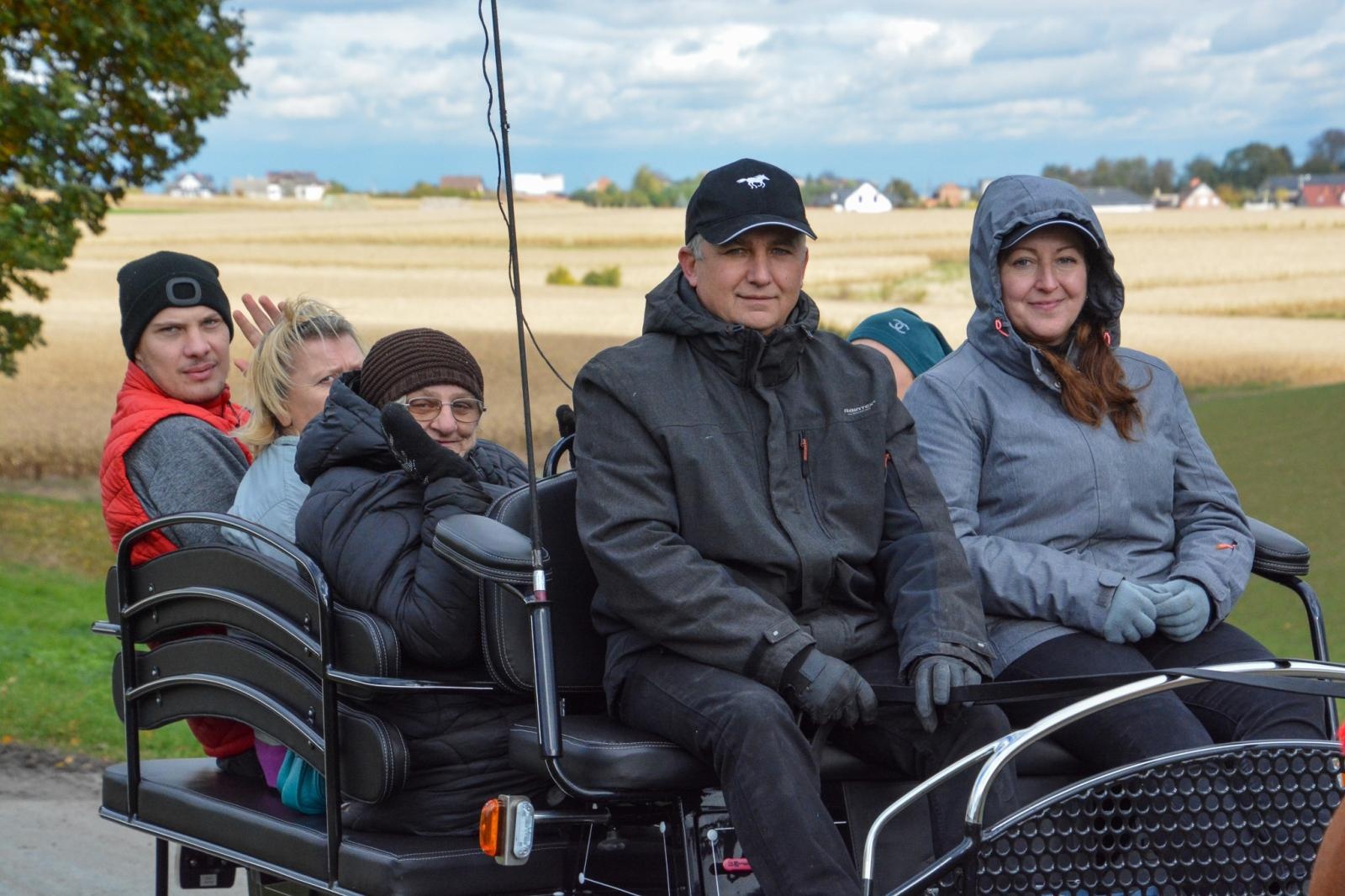 Zdjęcie w galerii na portalu naszraciborz.pl: Hubertus w Kornowacu – jeźdźcy, tradycja i dobra zabawa [FOTO i WIDEO] wiadomości z regionu