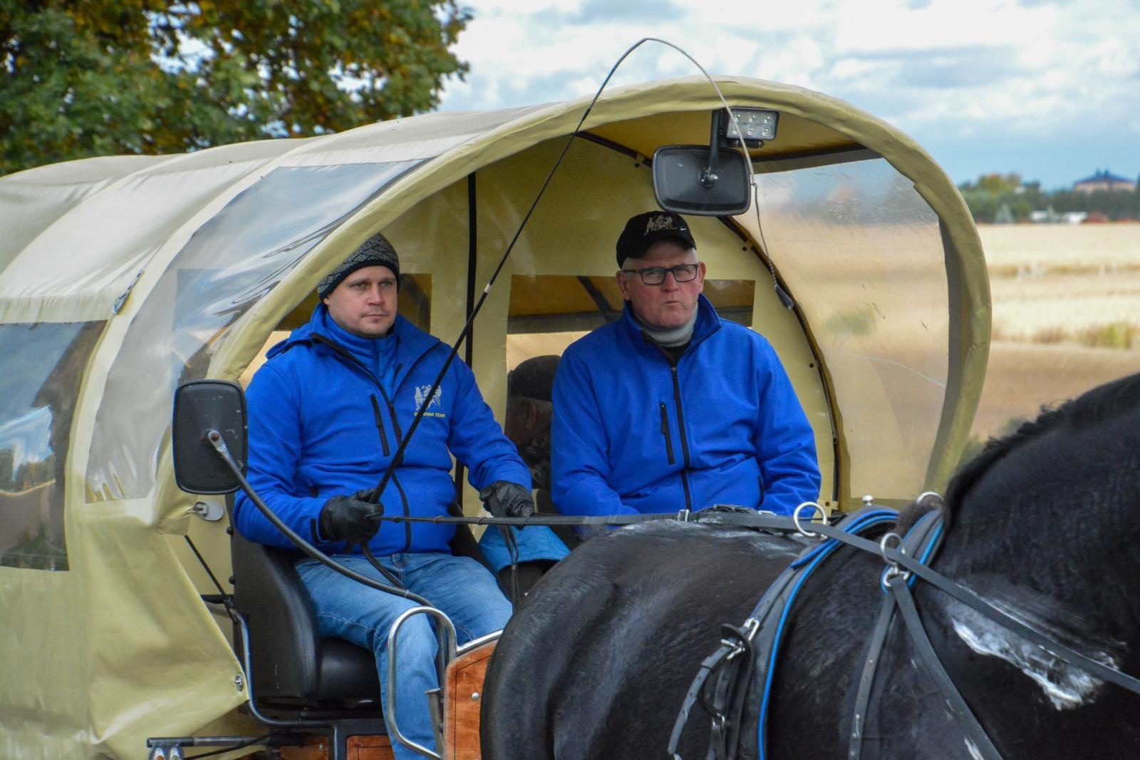 Zdjęcie w galerii na portalu naszraciborz.pl: Hubertus w Kornowacu – jeźdźcy, tradycja i dobra zabawa [FOTO i WIDEO] wiadomości z regionu
