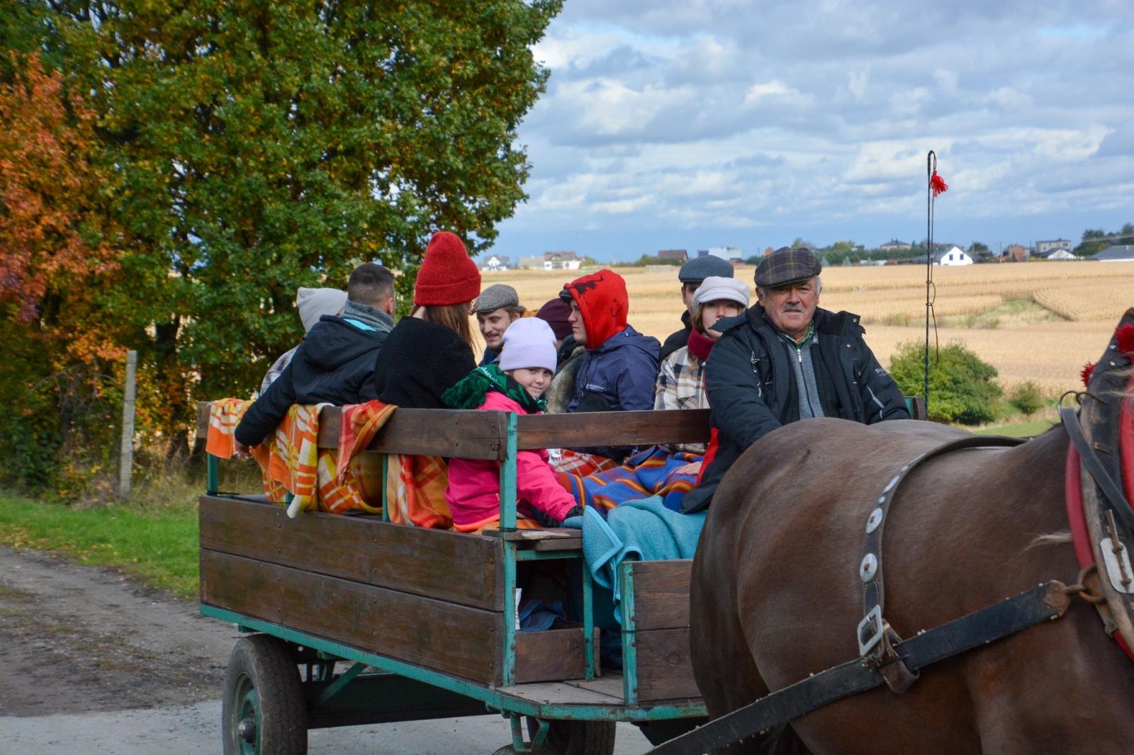 Zdjęcie w galerii na portalu naszraciborz.pl: Hubertus w Kornowacu – jeźdźcy, tradycja i dobra zabawa [FOTO i WIDEO] wiadomości z regionu