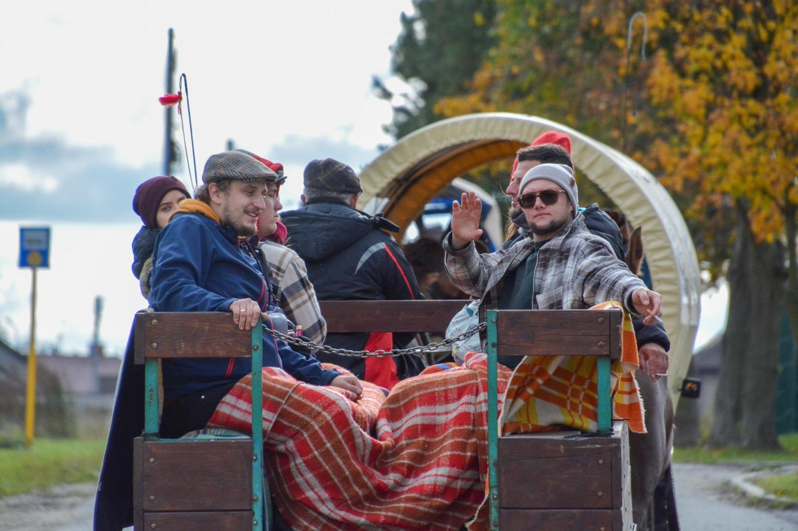 Zdjęcie w galerii na portalu naszraciborz.pl: Hubertus w Kornowacu – jeźdźcy, tradycja i dobra zabawa [FOTO i WIDEO] wiadomości z regionu