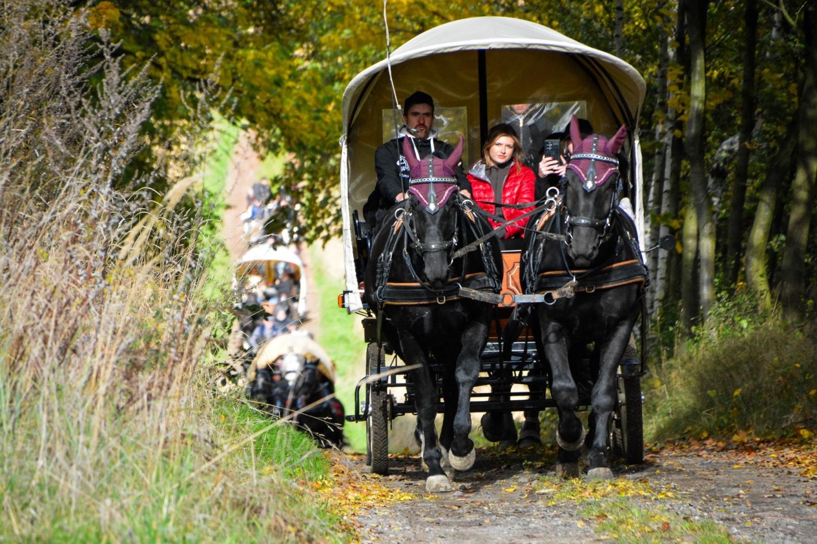 Zdjęcie w galerii na portalu naszraciborz.pl: Hubertus w Kornowacu – jeźdźcy, tradycja i dobra zabawa [FOTO i WIDEO] wiadomości z regionu