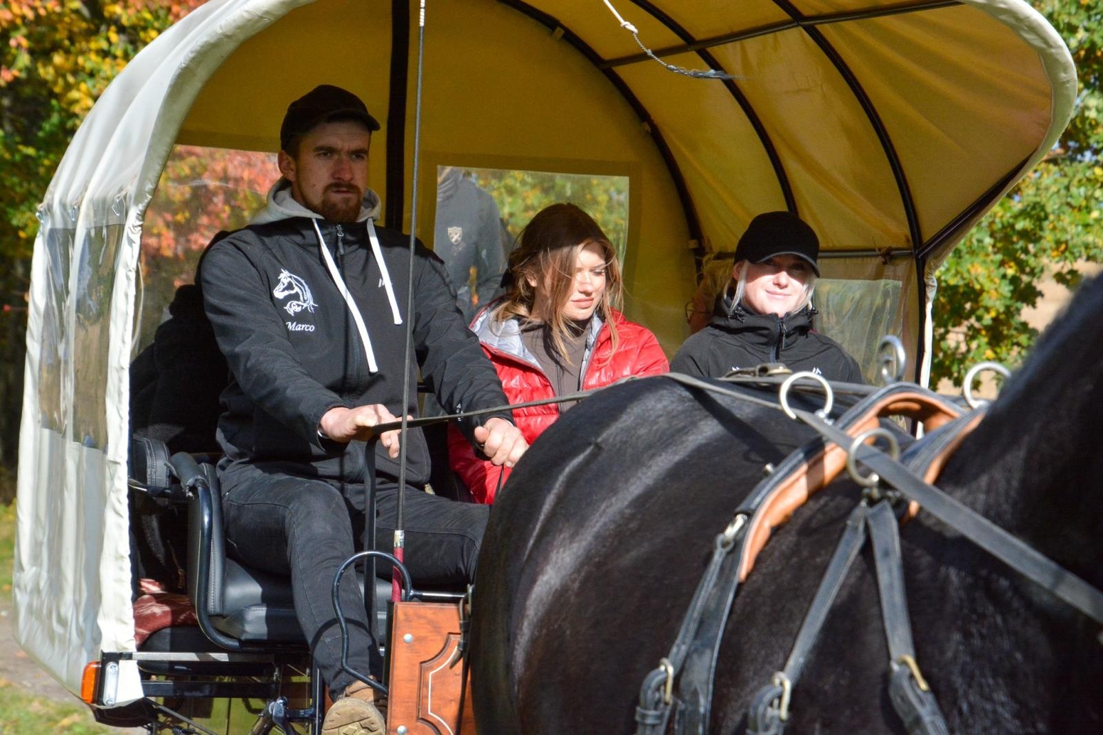 Zdjęcie w galerii na portalu naszraciborz.pl: Hubertus w Kornowacu – jeźdźcy, tradycja i dobra zabawa [FOTO i WIDEO] wiadomości z regionu