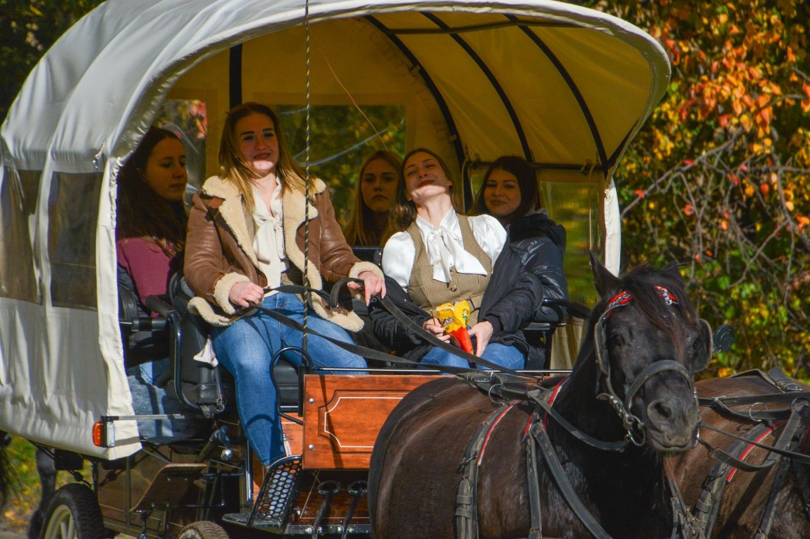 Zdjęcie w galerii na portalu naszraciborz.pl: Hubertus w Kornowacu – jeźdźcy, tradycja i dobra zabawa [FOTO i WIDEO] wiadomości z regionu