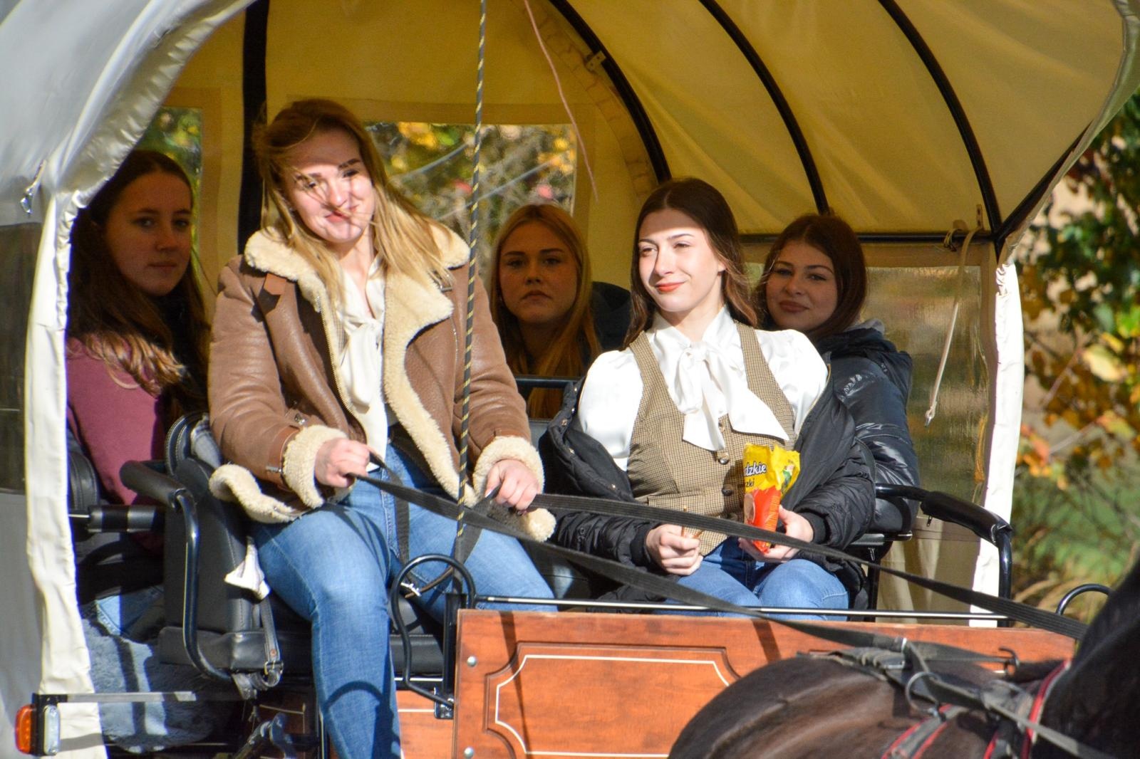 Zdjęcie w galerii na portalu naszraciborz.pl: Hubertus w Kornowacu – jeźdźcy, tradycja i dobra zabawa [FOTO i WIDEO] wiadomości z regionu