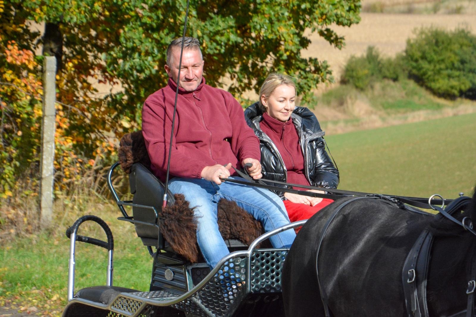Zdjęcie w galerii na portalu naszraciborz.pl: Hubertus w Kornowacu – jeźdźcy, tradycja i dobra zabawa [FOTO i WIDEO] wiadomości z regionu