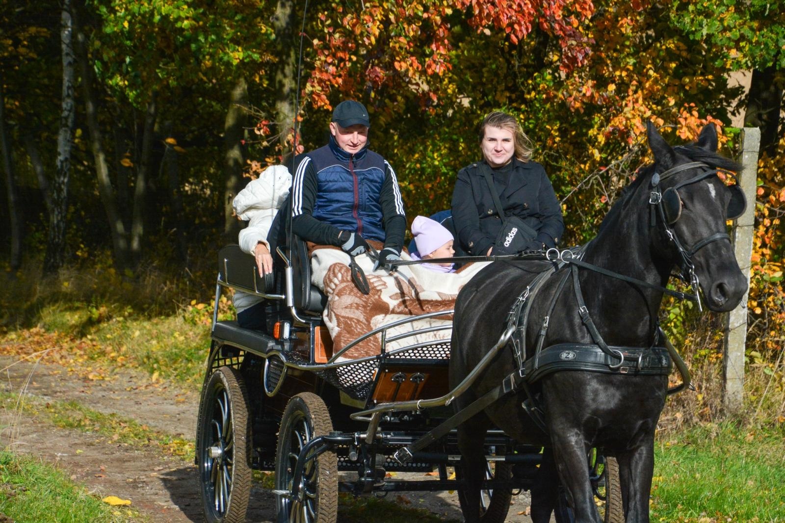 Zdjęcie w galerii na portalu naszraciborz.pl: Hubertus w Kornowacu – jeźdźcy, tradycja i dobra zabawa [FOTO i WIDEO] wiadomości z regionu