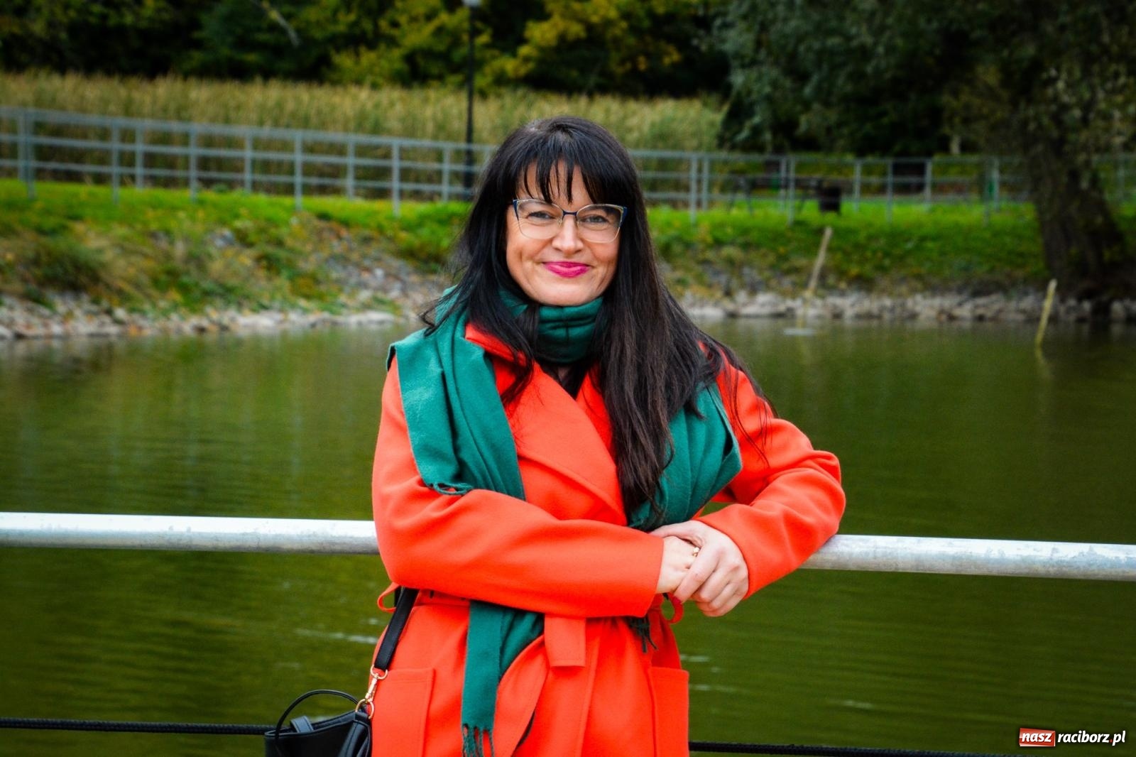 Zdjęcie w galerii na portalu naszraciborz.pl: Żeglarska Jesień w Krowiarkach. Na stawie przy pałacu otwarto molo, pierwsze w powiecie wiadomości z regionu