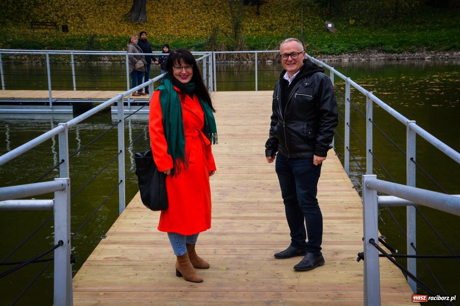 Zdjęcie w galerii na portalu naszraciborz.pl: Żeglarska Jesień w Krowiarkach. Na stawie przy pałacu otwarto molo, pierwsze w powiecie wiadomości z regionu