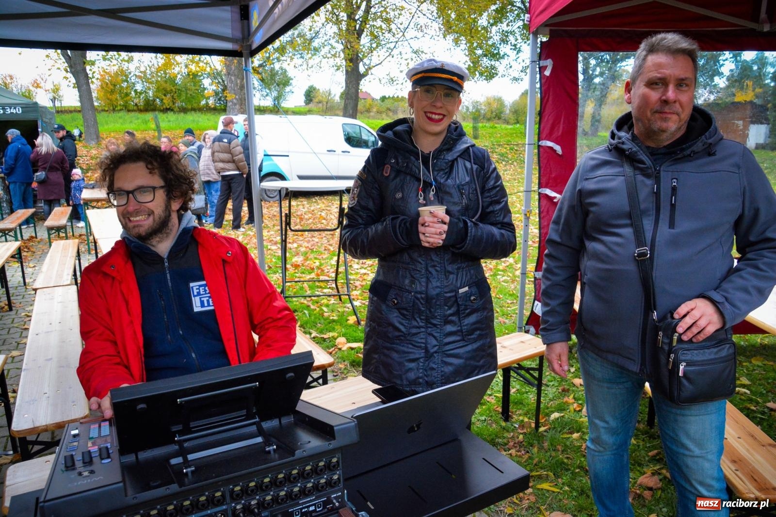 Zdjęcie w galerii na portalu naszraciborz.pl: Żeglarska Jesień w Krowiarkach. Na stawie przy pałacu otwarto molo, pierwsze w powiecie wiadomości z regionu