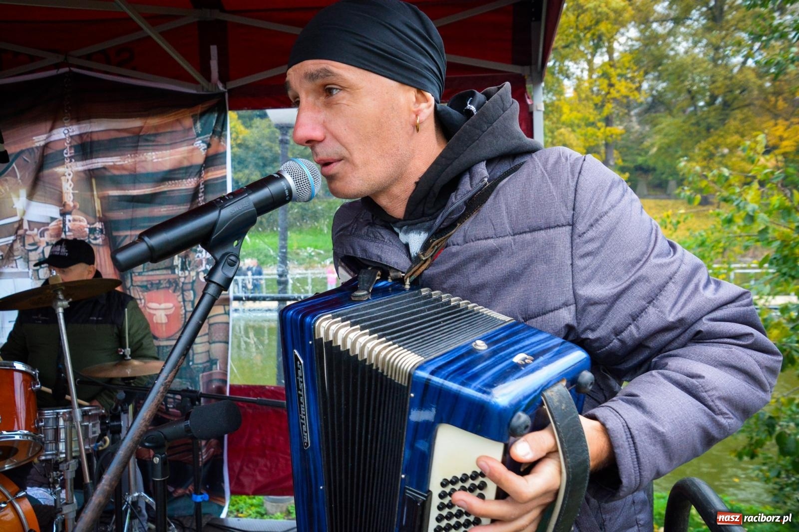 Zdjęcie w galerii na portalu naszraciborz.pl: Żeglarska Jesień w Krowiarkach. Na stawie przy pałacu otwarto molo, pierwsze w powiecie wiadomości z regionu