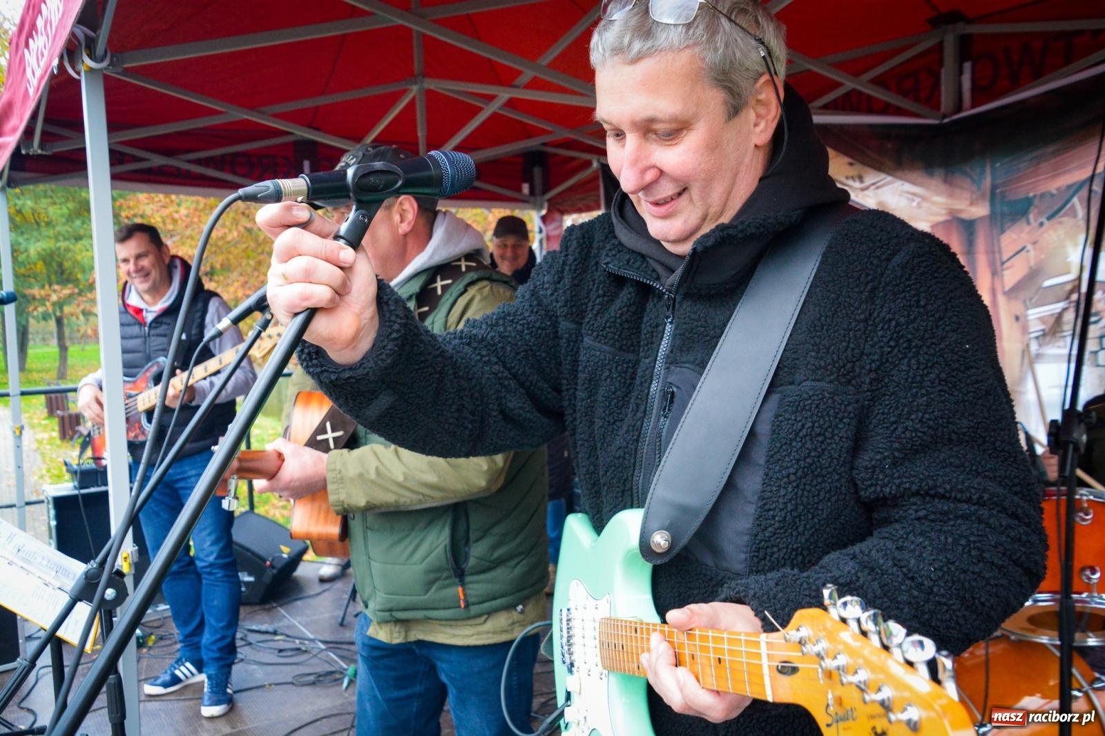 Zdjęcie w galerii na portalu naszraciborz.pl: Żeglarska Jesień w Krowiarkach. Na stawie przy pałacu otwarto molo, pierwsze w powiecie wiadomości z regionu