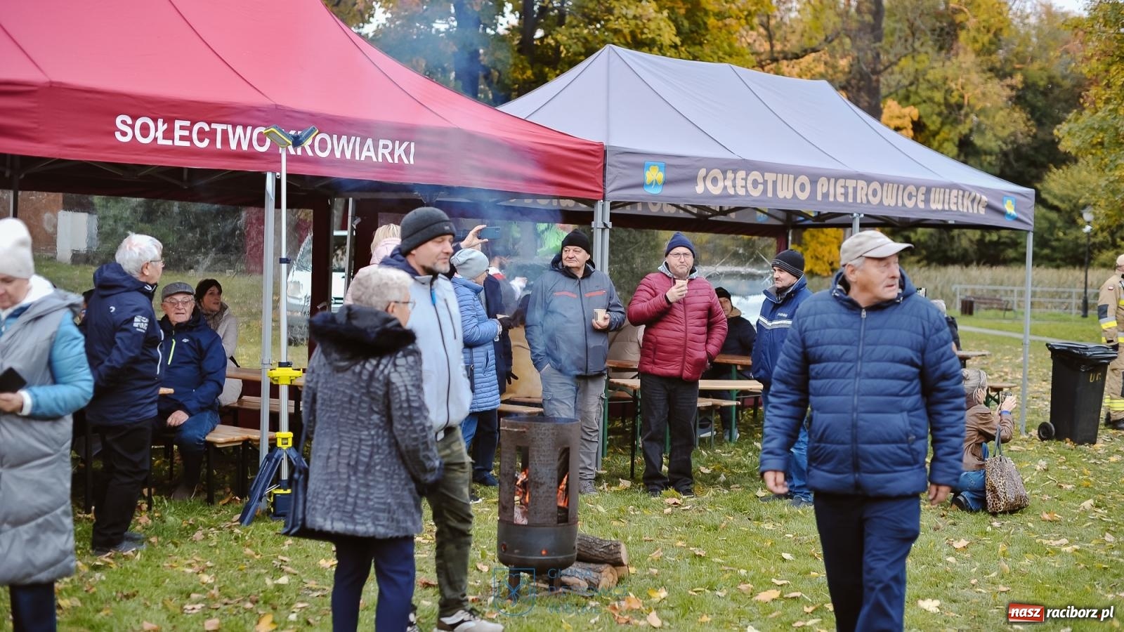 Zdjęcie w galerii na portalu naszraciborz.pl: Żeglarska Jesień w Krowiarkach. Na stawie przy pałacu otwarto molo, pierwsze w powiecie wiadomości z regionu