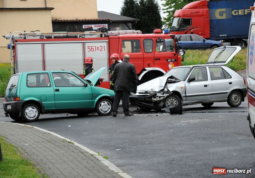 Zdjęcie w galerii na portalu naszraciborz.pl: Kierowca skody nie wyrobił na zakręcie wiadomości z regionu