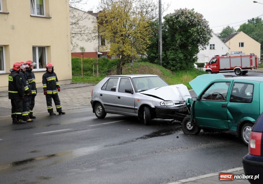 Zdjęcie w galerii na portalu naszraciborz.pl: Kierowca skody nie wyrobił na zakręcie wiadomości z regionu