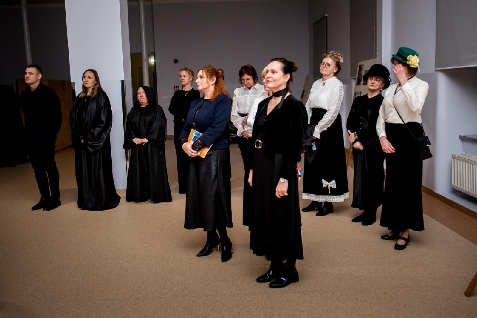 Zdjęcie w galerii na portalu naszraciborz.pl: Na tropie raciborskich masonów. Historyczny wieczór w raciborskim ośrodku dla niesłyszących [FOTO] wiadomości z regionu