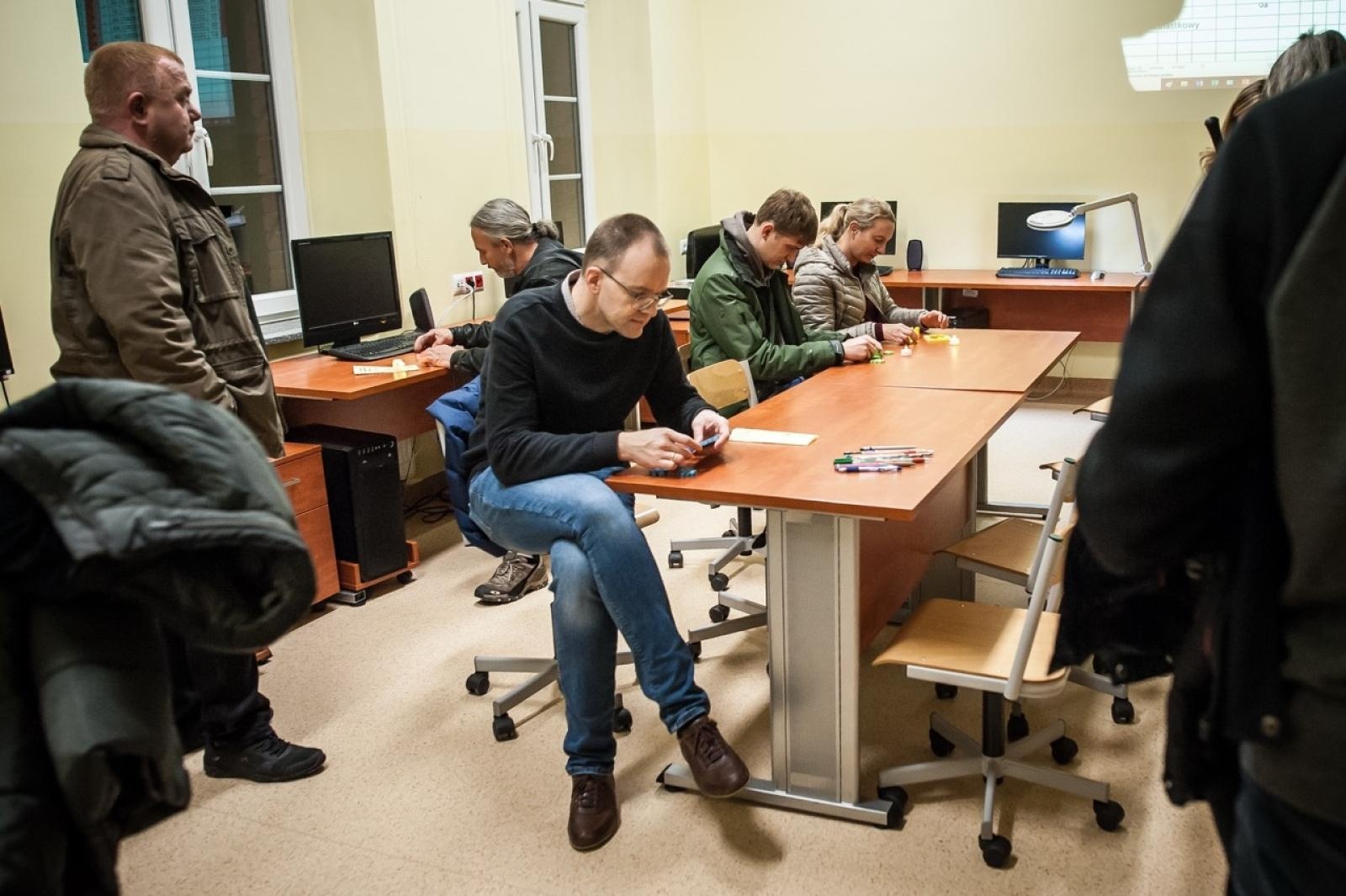 Zdjęcie w galerii na portalu naszraciborz.pl: Na tropie raciborskich masonów. Historyczny wieczór w raciborskim ośrodku dla niesłyszących [FOTO] wiadomości z regionu