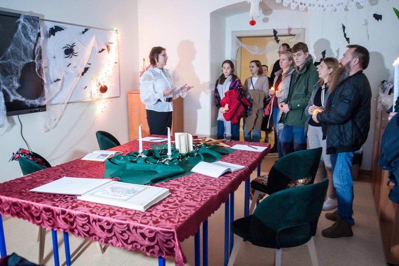 Zdjęcie w galerii na portalu naszraciborz.pl: Na tropie raciborskich masonów. Historyczny wieczór w raciborskim ośrodku dla niesłyszących [FOTO] wiadomości z regionu