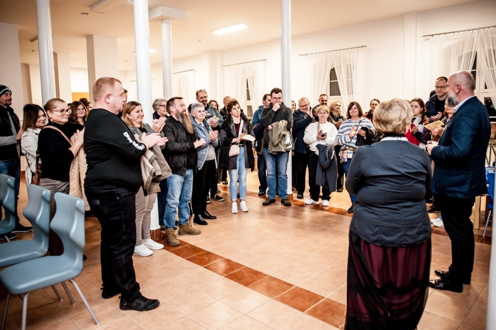 Zdjęcie w galerii na portalu naszraciborz.pl: Na tropie raciborskich masonów. Historyczny wieczór w raciborskim ośrodku dla niesłyszących [FOTO] wiadomości z regionu