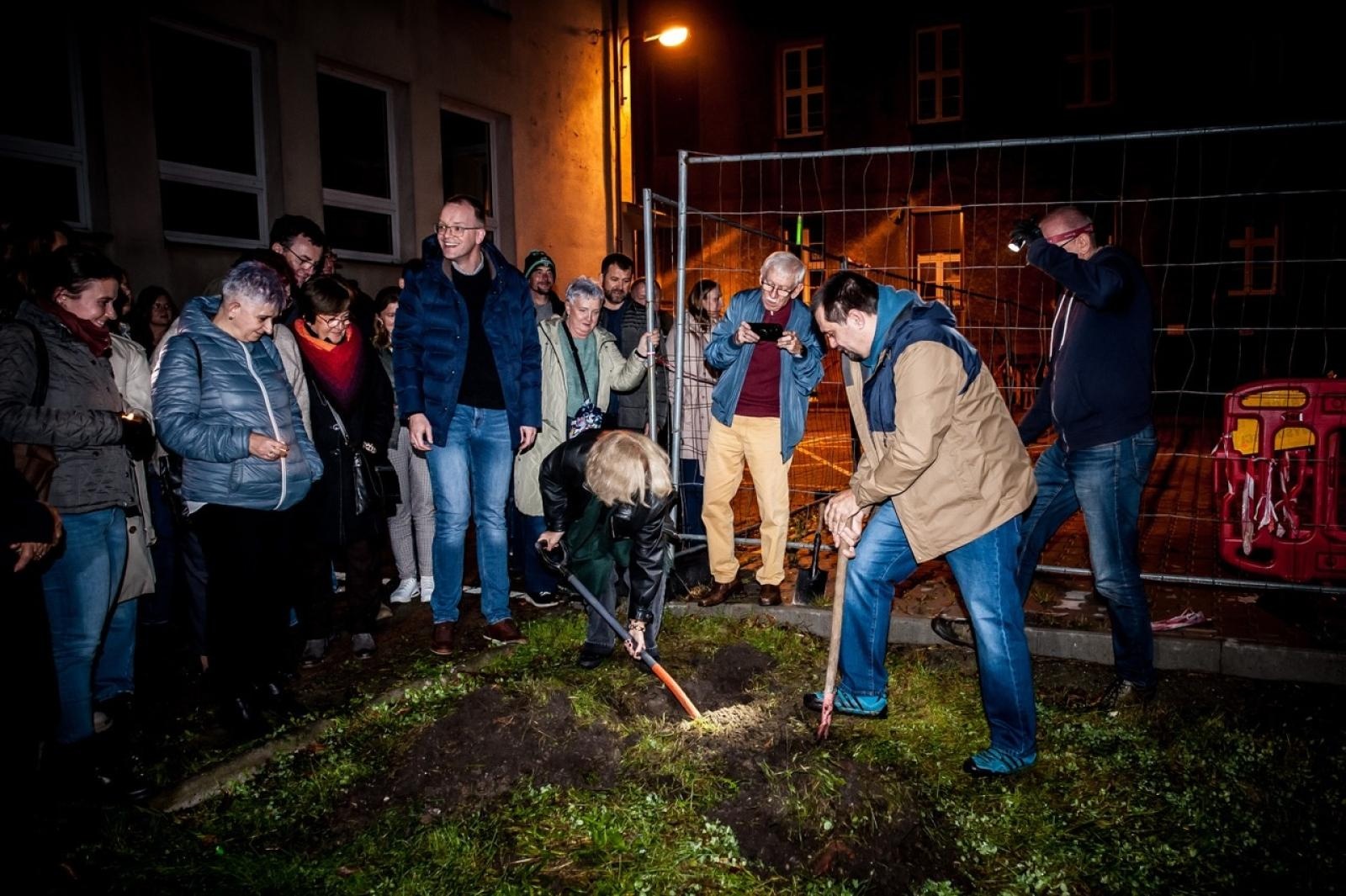 Zdjęcie w galerii na portalu naszraciborz.pl: Na tropie raciborskich masonów. Historyczny wieczór w raciborskim ośrodku dla niesłyszących [FOTO] wiadomości z regionu
