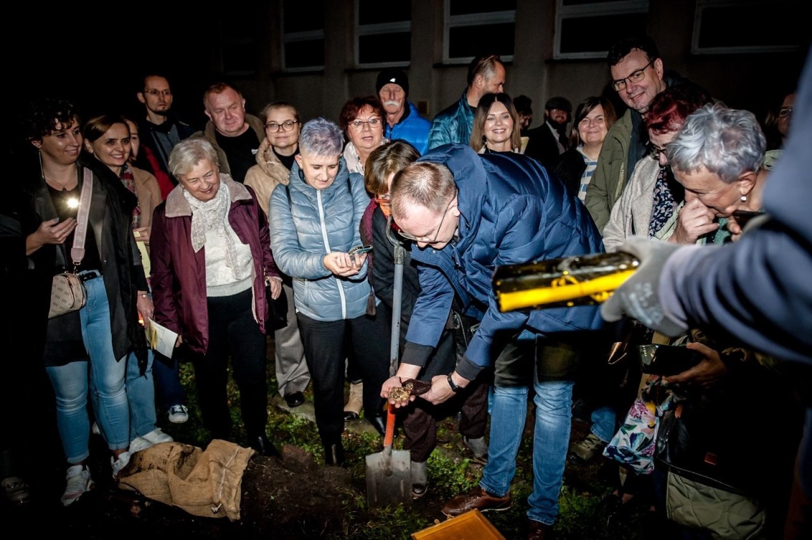 Zdjęcie w galerii na portalu naszraciborz.pl: Na tropie raciborskich masonów. Historyczny wieczór w raciborskim ośrodku dla niesłyszących [FOTO] wiadomości z regionu