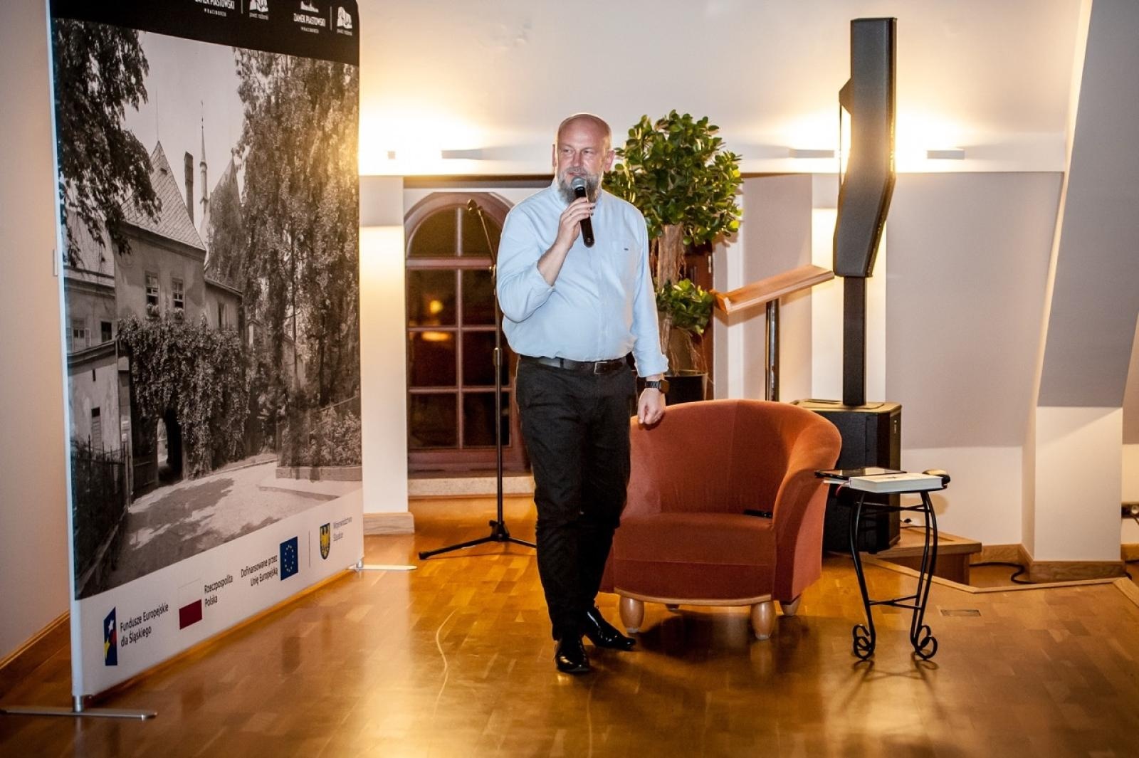 Zdjęcie w galerii na portalu naszraciborz.pl: Na tropie raciborskich masonów. Historyczny wieczór w raciborskim ośrodku dla niesłyszących [FOTO] wiadomości z regionu
