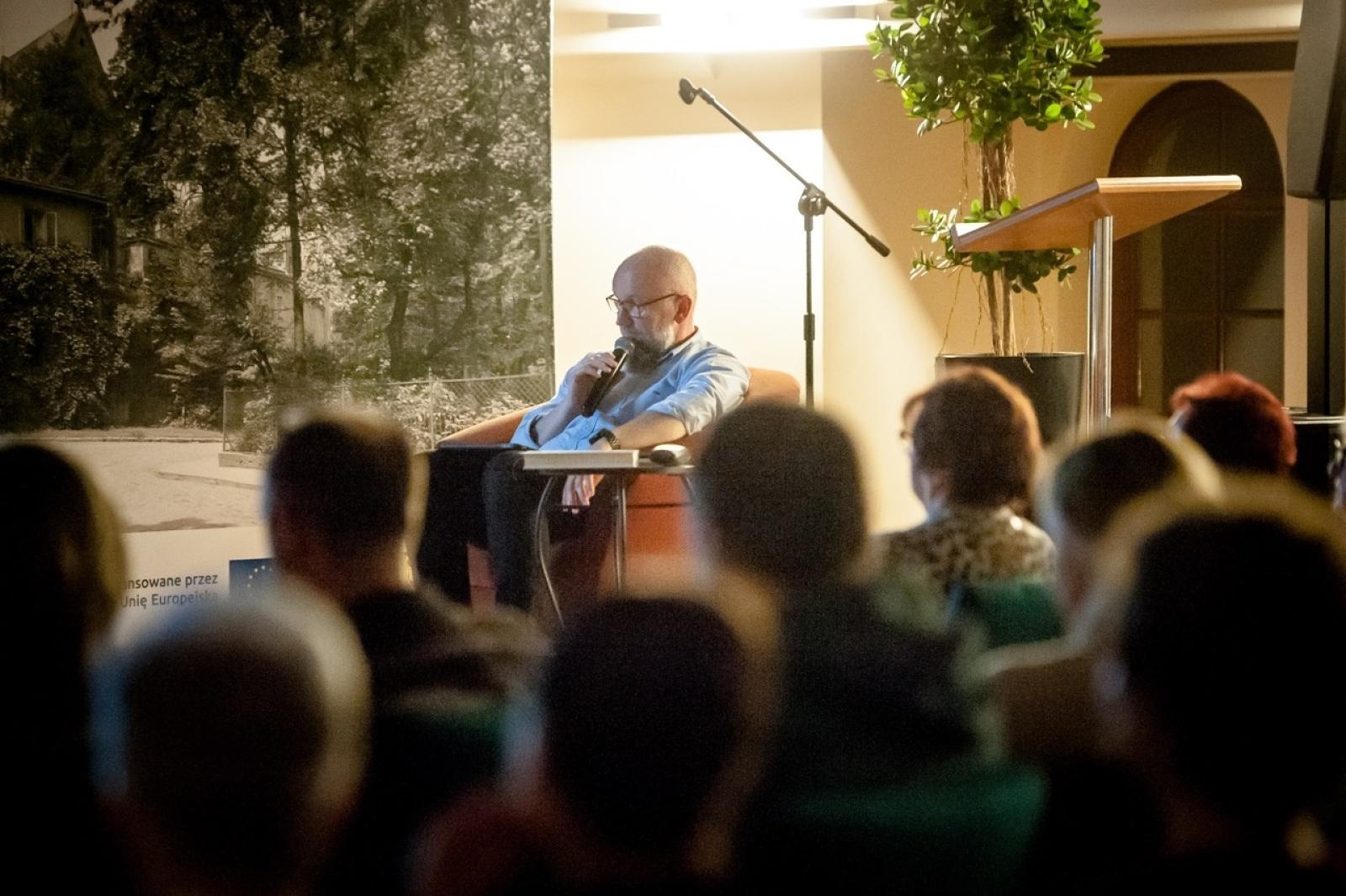 Zdjęcie w galerii na portalu naszraciborz.pl: Na tropie raciborskich masonów. Historyczny wieczór w raciborskim ośrodku dla niesłyszących [FOTO] wiadomości z regionu